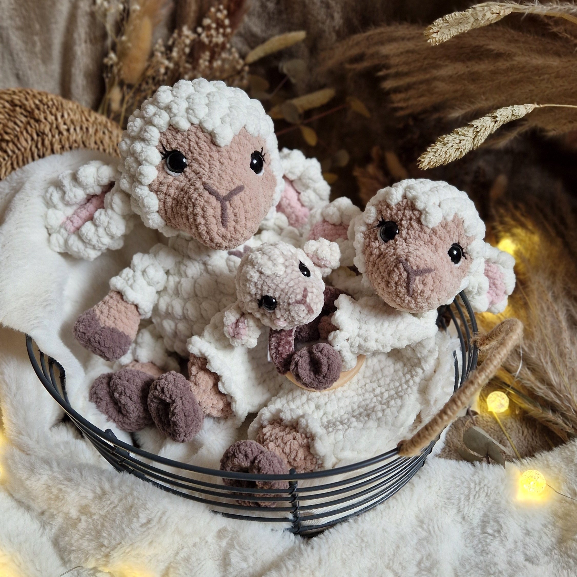 Babyrassel | gehäkelte Rassel | Schaf „Flocke"